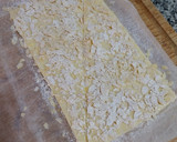 Foto del paso 7 de la receta: Hojaldre con crema de limón y chocolate blanco y almendras