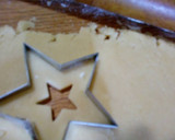 Foto del paso 7 de la receta: Galletitas Navideñas con centro de caramelos