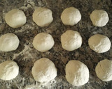 Foto del paso 4 de la receta: Chorizo envuelto en masa de pan francés