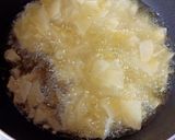 Foto langkah ke 2 dari resep Kering Kentang Pedas Manis.