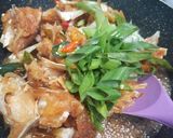 Foto langkah ke 4 dari resep Tumis Ikan Asin Jambal Cabe Ijo.