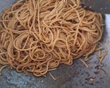 Foto langkah ke 3 dari resep Spaghetti Goreng Telur.