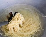 Gambar langkah 2 resipi Spageti Goreng Mudah.