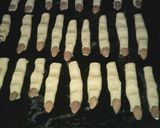 Foto del paso 23 de la receta: 👻Galletas dedos de bruja naranja y vainilla💀
