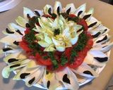 Une image de l'étape 7 de Salade de jeunes endives, tomates grappe au persil frais et ail noir.