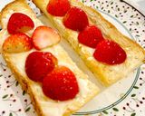 Hình bước làm 3 của món French toast - 2 Cách ăn sandwich với dâu tây cho bữa sáng nhanh gọn