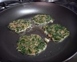 Foto del paso 4 de la receta: Tortitas de espinaca con machaca (carne seca)