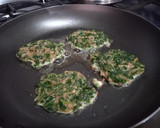 Foto del paso 4 de la receta: Tortitas de espinaca con machaca (carne seca)
