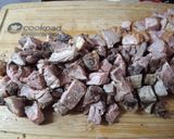 Foto del paso 1 de la receta: Tuco reciclado con asado, chorizos y algo más 😉