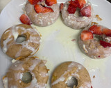 Foto del paso 10 de la receta: Donuts saludables de choco blanco y fresas