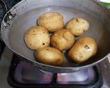 A picture of step 4 of Potato calzone.