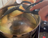Foto del paso 2 de la receta: Cazuela de merluza y langostinos con su caldo