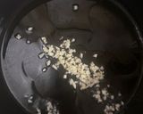 Foto del paso 1 de la receta: Risotto de arroz con pollo y azafrán