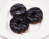 A picture of step 7 of Snow white doughnuts.
