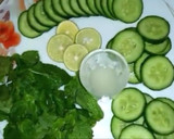 A picture of step 1 of Cucumber juice and refreshing water.