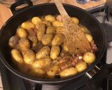 Une image de l'étape 8 de Pommes de terre grenailles au lard, oignon et cresson.
