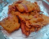 A picture of step 3 of Onion Pakoda.