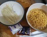 金針菇炒泡麵的食譜步驟1照片