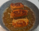 Foto del paso 5 de la receta: Rollitos de pollo, queso y salchichas