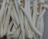 Foto langkah ke 1 dari resep White Crab Mushroom (Jamur Salju) with tofu.
