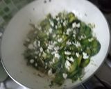 Foto del paso 2 de la receta: Revuelto de zapallitos, ricota y queso magro