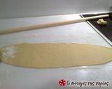 A picture of step 3 of Olive and cheese bread rings.