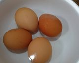 Hình bước làm 1 của món Luộc trứng đúng cách