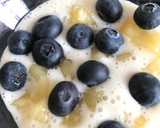 Foto del paso 2 de la receta: Copa de yogurt de piña con moras