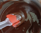 Foto del paso 2 de la receta: Bombones de chocolate rellenos de reducción de ponche