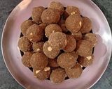 गोंड के लड्डू (gond ke ladoo recipe in Hindi) रेसिपी चरण 4 फोटो