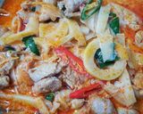 รูปขั้นตอนการทำที่ 2 ของ แกงคั่วไก่หน่อไม้ดอง
