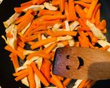 🐓 Ázsiai fűszeres tészta - roppanós csirkecomb filével 🥕 recept fázis 3 fotója