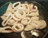 Foto del paso 5 de la receta: Calamares salteados con Habas, Ajetes y Guisantes