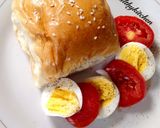 A picture of step 1 of Bread and egg.