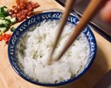รูปขั้นตอนการทำที่ 1 ของ ข้าวผัดสาหร่ายสีม่วง紫菜炒饭