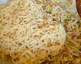 Foto langkah ke 3 dari resep Mie Goreng Tauge.