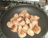 Foto del paso 3 de la receta: Guiso de arroz con albóndigas