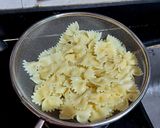 A picture of step 1 of Chicken Farfalle.