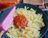 Foto langkah ke 2 dari resep Cream Soup Makaroni / Fusili Shitake Mushroom Bolognese Cheese.