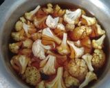 गोबी पकोडे (gobi pakode recipe in marathi) रेसिपी स्टेप 2 फोटो 