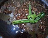 Foto langkah ke 6 dari resep Lupis ketan gula merah anti gagal.