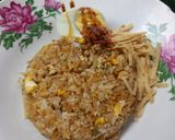 Foto langkah ke 4 dari resep Nasi Goreng Mawut Mie Gelas rasa Baso Sapi.