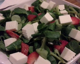 Foto del paso 2 de la receta: Ensalada de atún y fresas