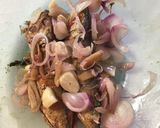 Foto langkah ke 4 dari resep Kukus Asin ikan kembung/pedak pete.