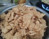 Foto langkah ke 5 dari resep Kripik bawang renyah dn simple.