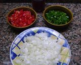 Foto del paso 2 de la receta: Mariscos en salsa de tomate con arroz en olla de barro
