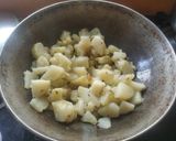 A picture of step 1 of Aloo sukhi sabji.