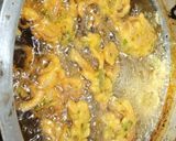 A picture of step 5 of Piyaz ke pakoray.