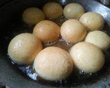 Foto langkah ke 7 dari resep Donat Tanpa Telur.