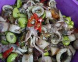 Foto langkah ke 5 dari resep Tumis cumi asin.
